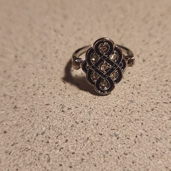 Elegant Silver and Blue Women's Ring....size 11 - Picture 3 of 3